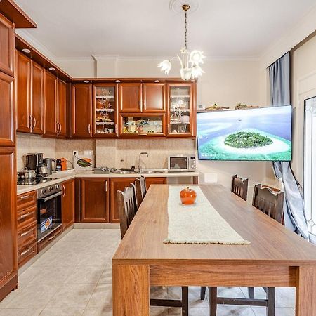 Fully Equipped And Family Friendly Skg Center Apartment Солун Екстериор снимка