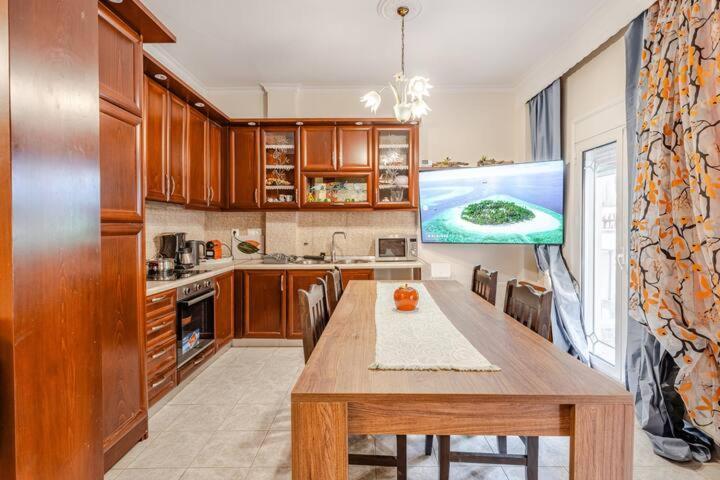 Fully Equipped And Family Friendly Skg Center Apartment Солун Екстериор снимка